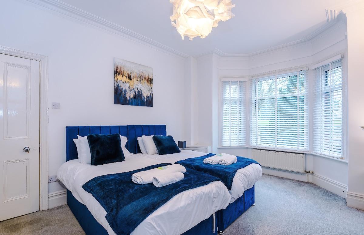 Walkden, Worsley 4 Bedroom House w/ Free Parking4