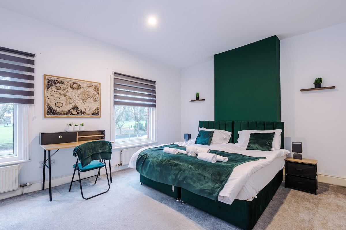 Walkden, Worsley 4 Bedroom House w/ Free Parking6