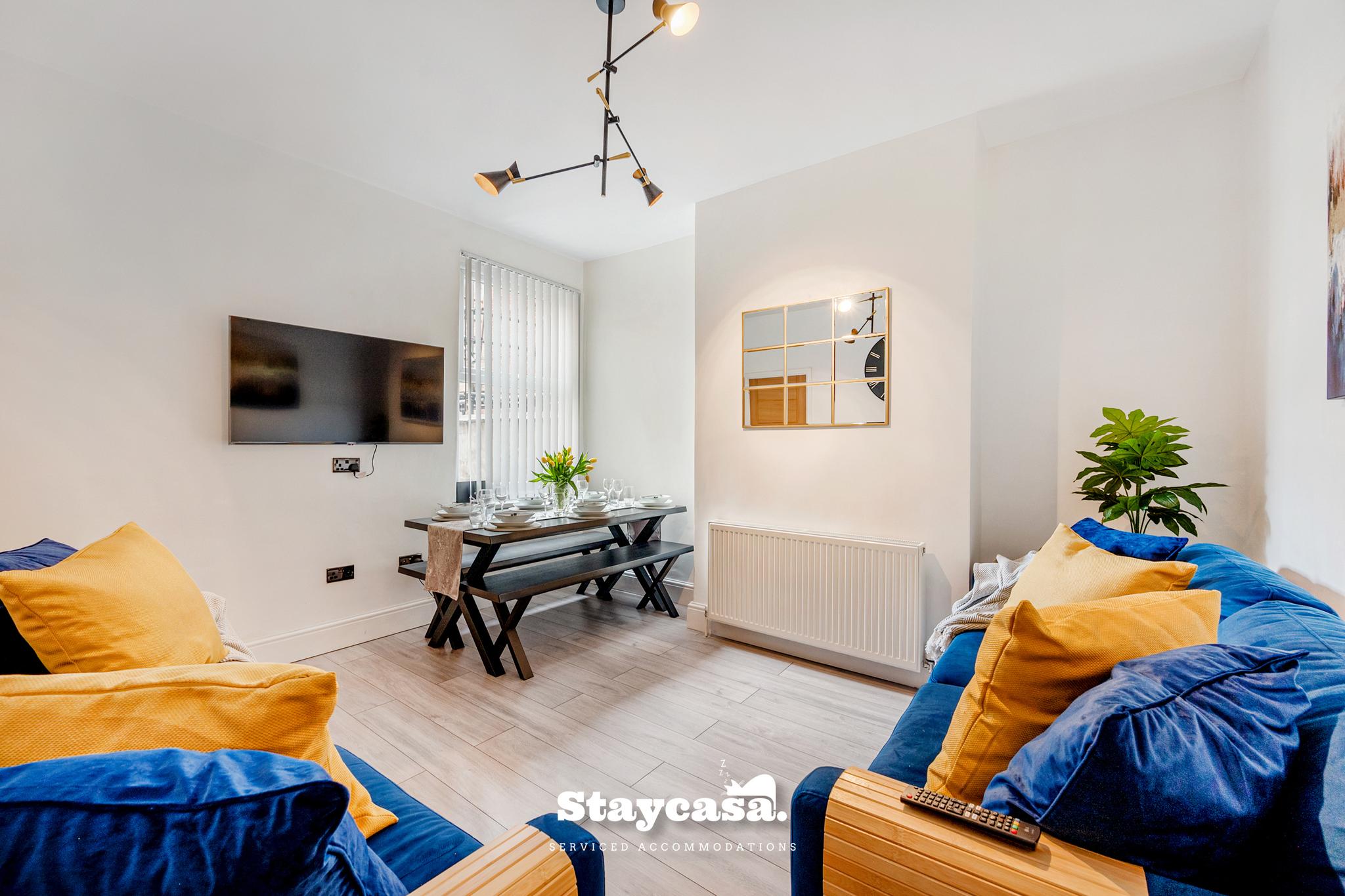 Urban Oasis Spacious 4-Bedroom Home in Manchester6