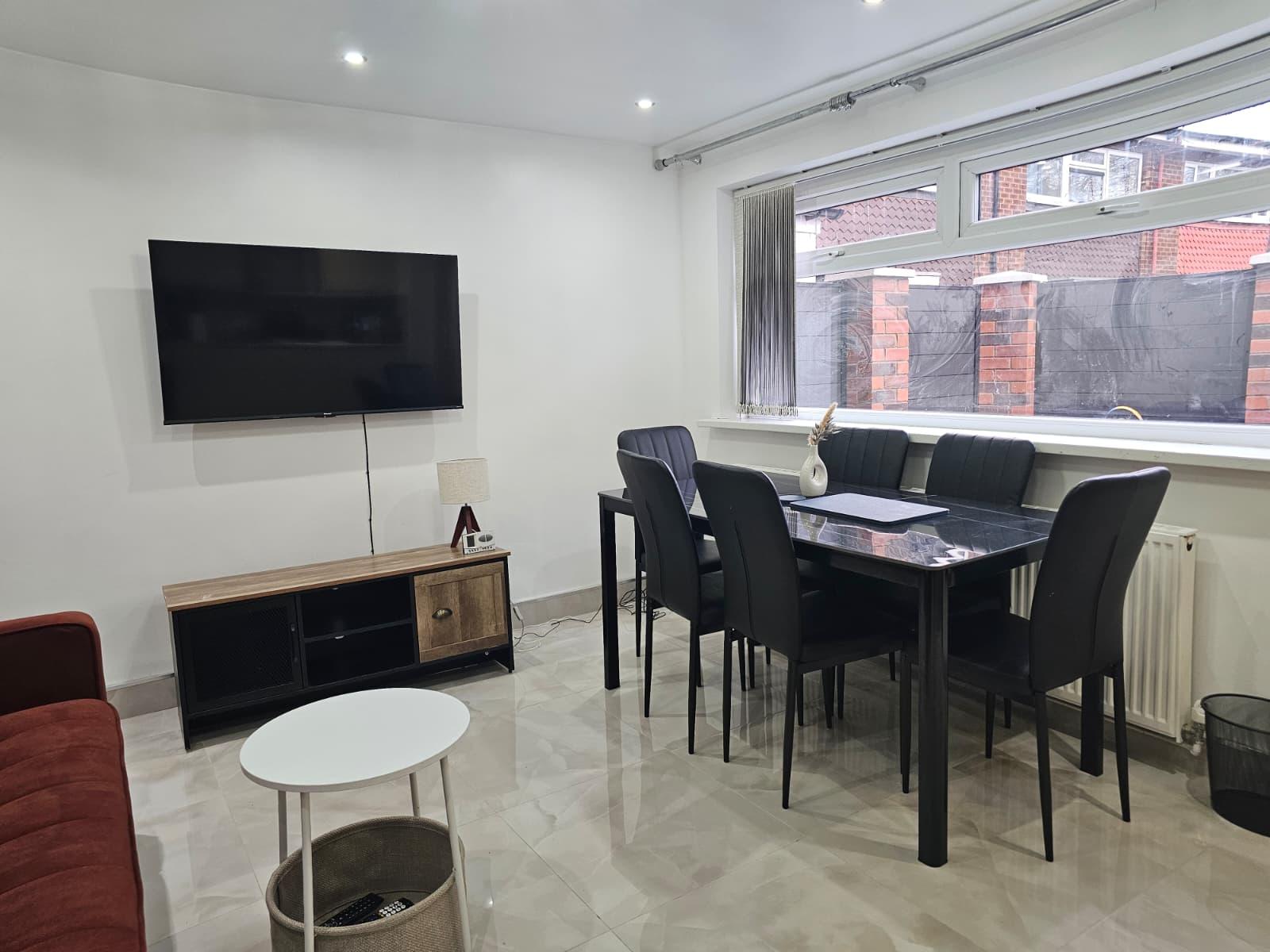 Bright & Stylish 3BR Home Near Manchester Centre6