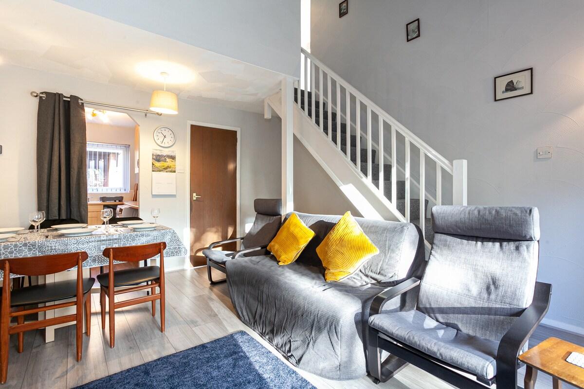 Spacious House in Sheffield - Great Location!2