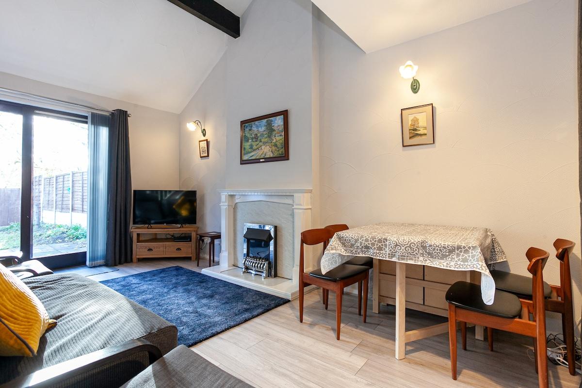 Spacious House in Sheffield - Great Location!3