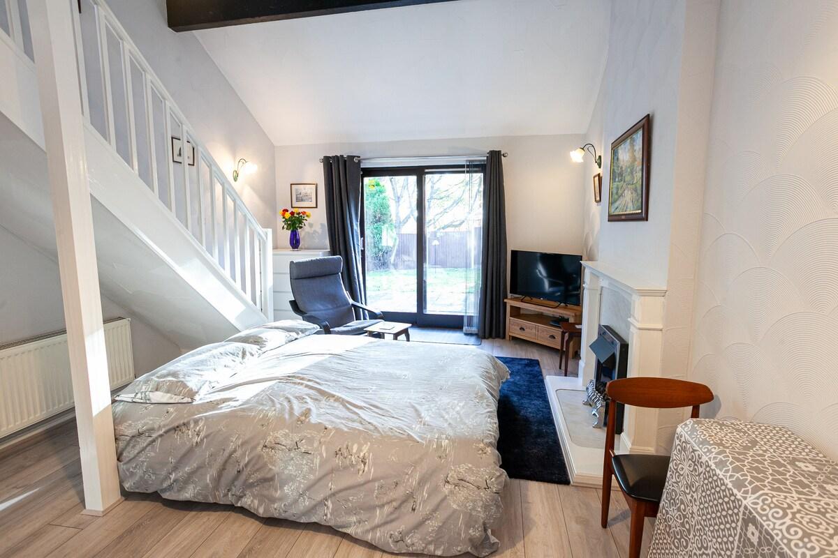 Spacious House in Sheffield - Great Location!4