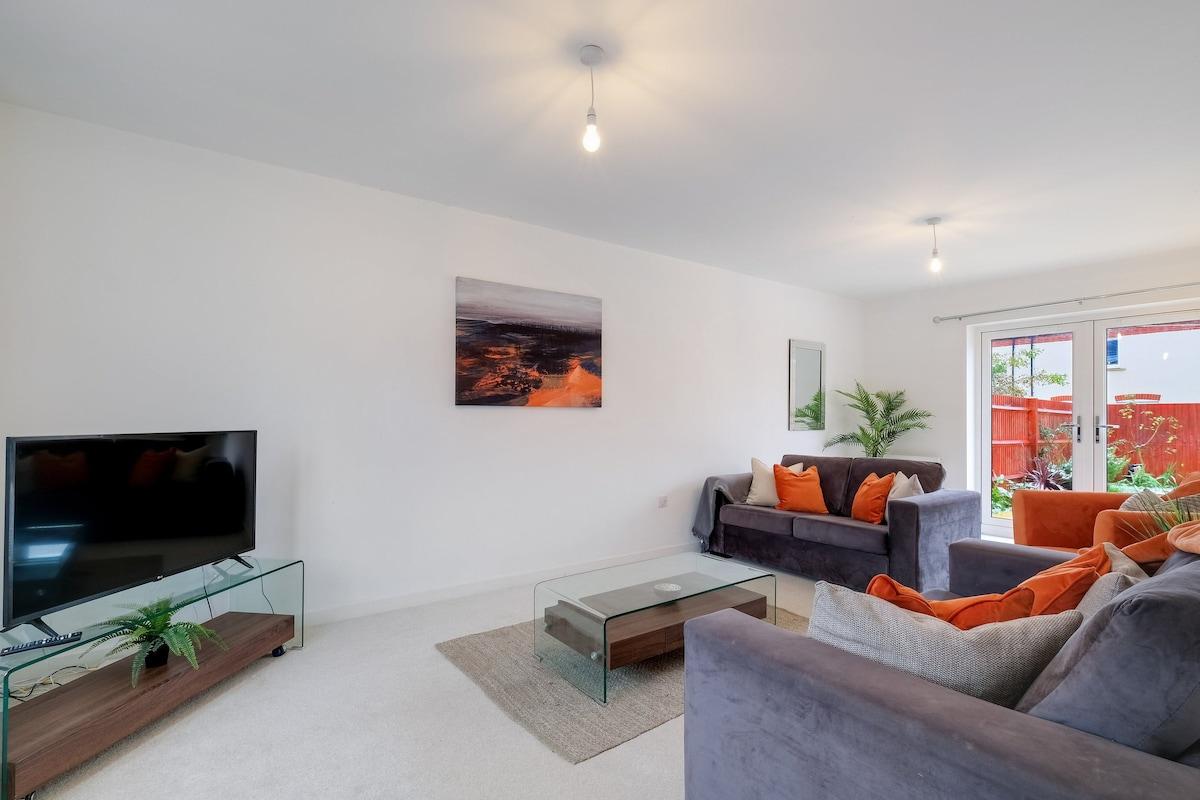 6 Bedroom 3.5 Bathroom House in Bicester Village2