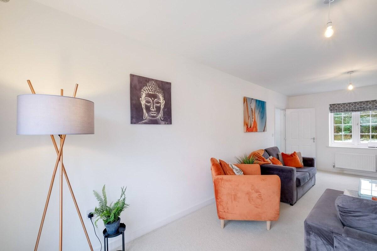 6 Bedroom 3.5 Bathroom House in Bicester Village4