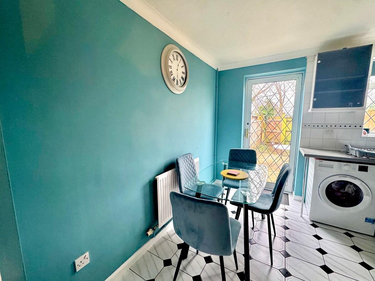 Homely 2 bedroom house, parking5