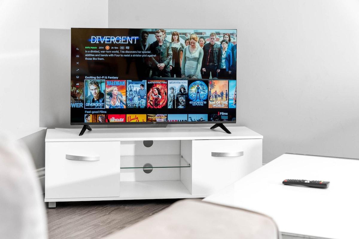 Grand 5 Bedrooms and 2 Bath Birmingham Home3